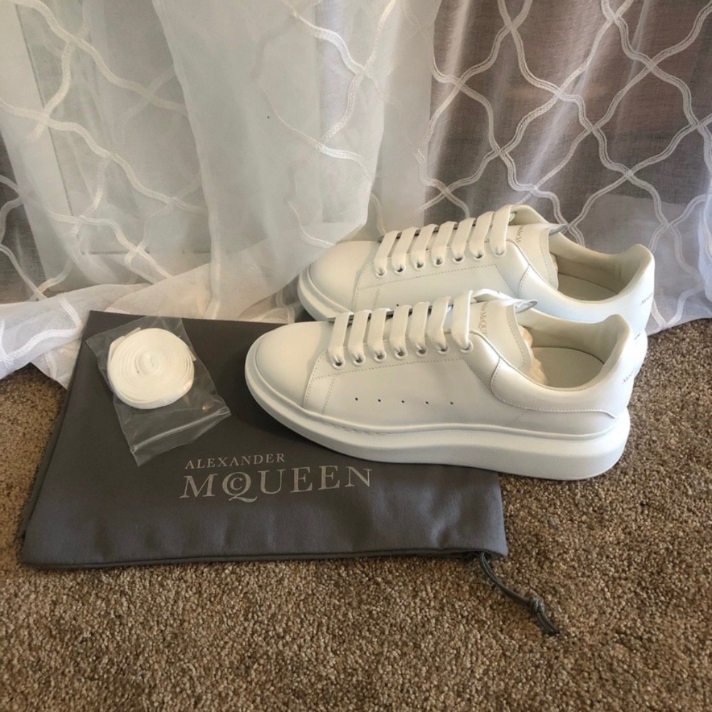 ALEXANDER MCQUEEN Oversized sneakers.